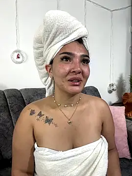 Snapshot of meli__brown chatting on 12/14/25, 10:26 meli brown online show from 12/14/25, 10:26