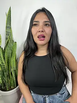 Snapshot of meli__brown chatting on 05/16/26, 02:10 meli brown online show from 05/16/26, 02:10