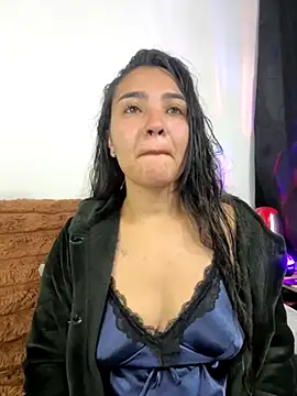 Snapshot of meli__brown chatting on 11/25/25, 04:02 meli brown online show from 11/25/25, 04:02