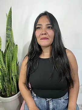 Snapshot of meli__brown chatting on 05/16/26, 01:48 meli brown online show from 05/16/26, 01:48