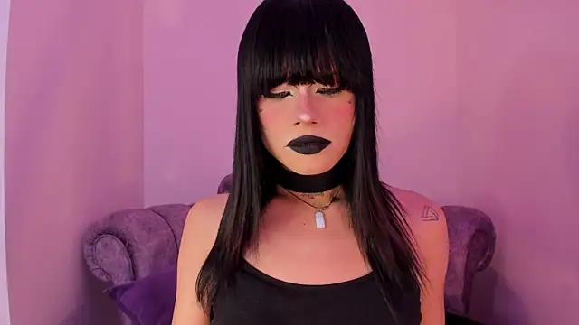 NATASHAA WINZ online show from 11/18/25, 08:17