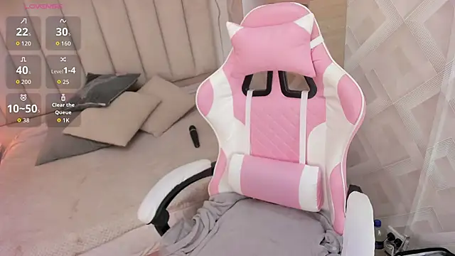 Clhoe Johnson online show from 12/22/25, 01:22