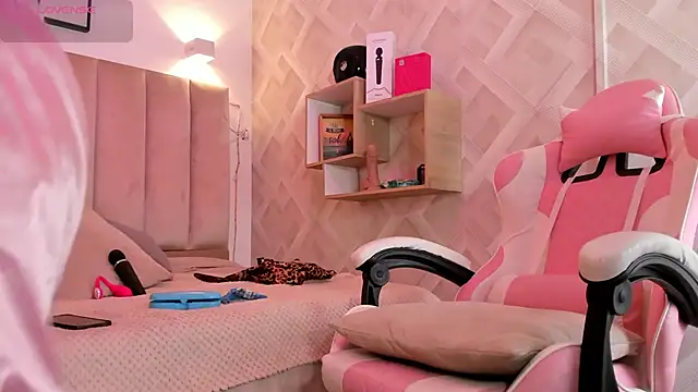 Clhoe Johnson online show from 10/24/25, 12:26