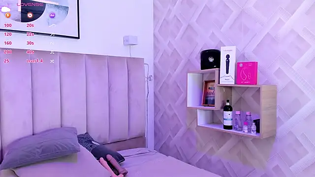 Clhoe Johnson online show from 11/15/25, 12:20