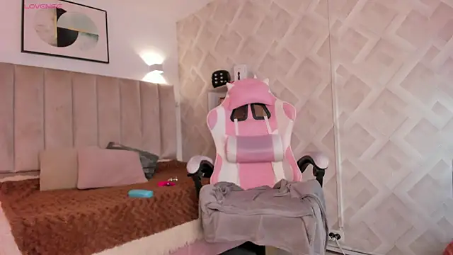 Clhoe Johnson online show from 03/25/26, 12:59