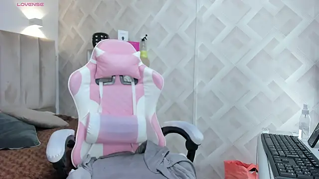 Clhoe Johnson online show from 03/05/26, 12:13