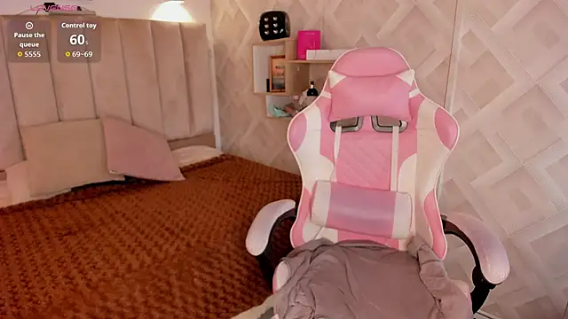 Clhoe Johnson online show from 02/25/26, 12:49