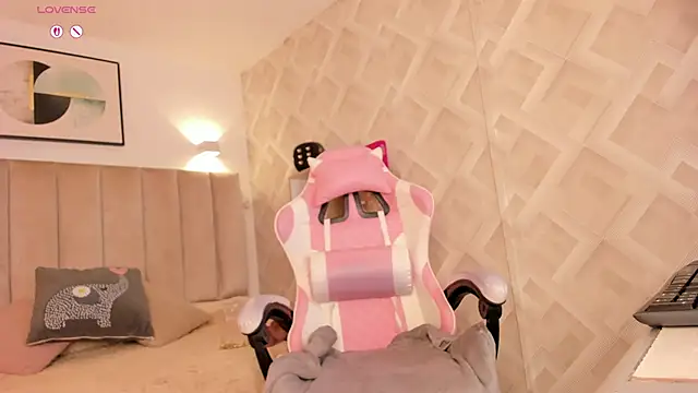 Clhoe Johnson online show from 04/16/26, 12:39