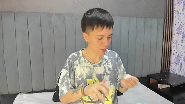  Hannah Hot online show from 12/17/25, 02:05