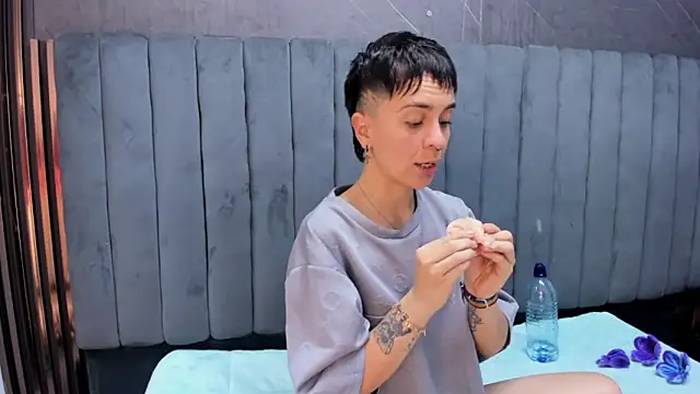  Hannah Hot online show from 02/03/26, 06:22