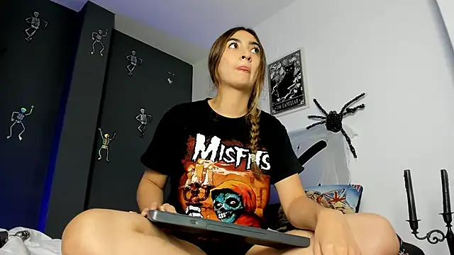 Alice Dickinssonn online show from 10/21/25, 04:34