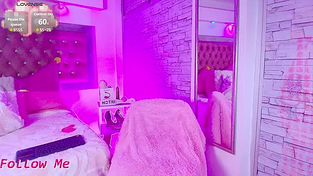 Snapshot of Bonn_Glow chatting on 02/05/26, 04:08 Bonn Glow online show from 02/05/26, 04:08