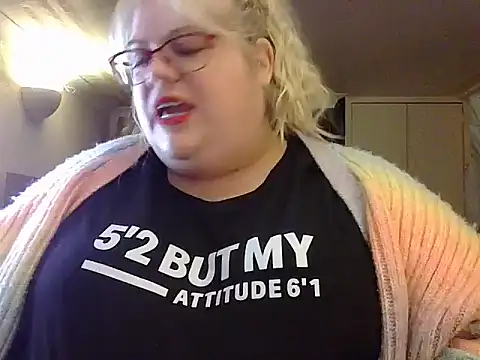 Kinkyhousewife83 online show from 10/15/25, 07:00