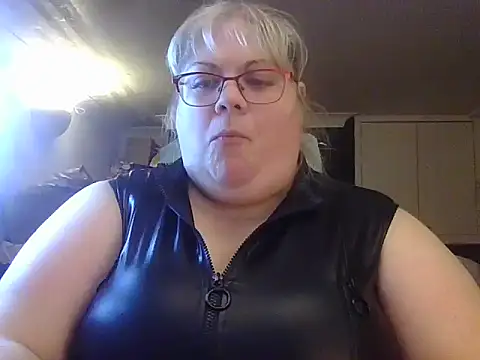 Kinkyhousewife83 online show from 11/23/25, 05:45