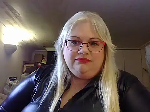 Kinkyhousewife83 online show from 09/27/25, 04:24