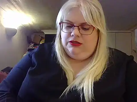 Kinkyhousewife83 online show from 09/26/25, 04:14