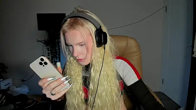 Snapshot of Sasyhk0 chatting on 12/16/25, 08:24 Sasyhk0 online show from 12/16/25, 08:24