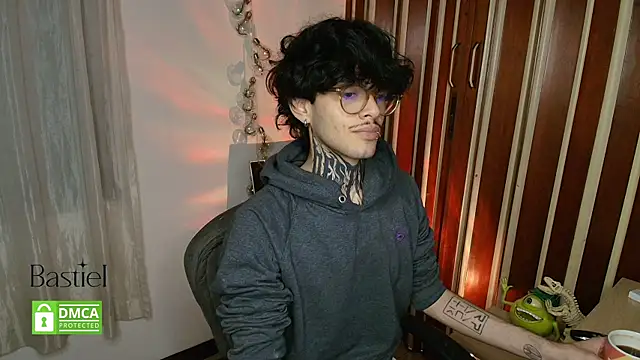 Snapshot of Mihail_leroy chatting on 09/19/25, 02:37 Mihail leroy online show from 09/19/25, 02:37