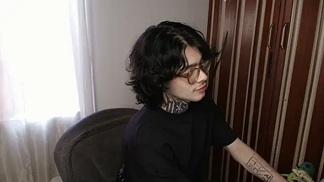 Snapshot of Mihail_leroy chatting on 06/06/26, 10:26 Mihail leroy online show from 06/06/26, 10:26