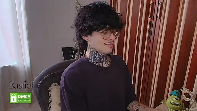 Snapshot of Mihail_leroy chatting on 10/10/25, 08:20 Mihail leroy online show from 10/10/25, 08:20