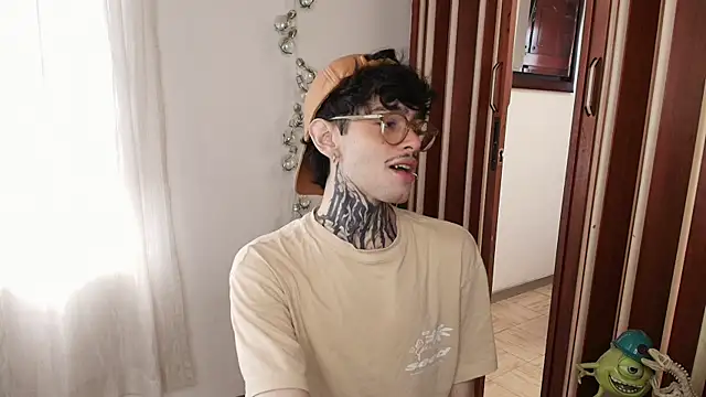 Snapshot of Mihail_leroy chatting on 12/16/25, 02:54 Mihail leroy online show from 12/16/25, 02:54