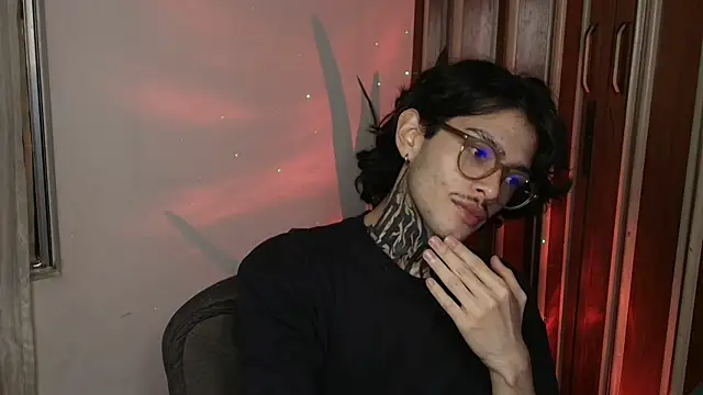 Snapshot of Mihail_leroy chatting on 05/14/26, 03:58 Mihail leroy online show from 05/14/26, 03:58