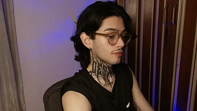 Snapshot of Mihail_leroy chatting on 07/15/26, 02:29 Mihail leroy online show from 07/15/26, 02:29