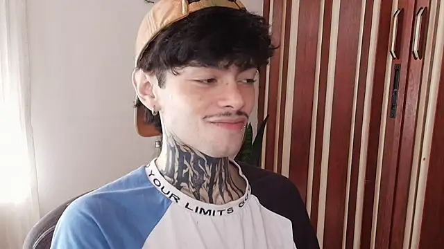 Snapshot of Mihail_leroy chatting on 12/17/25, 01:49 Mihail leroy online show from 12/17/25, 01:49