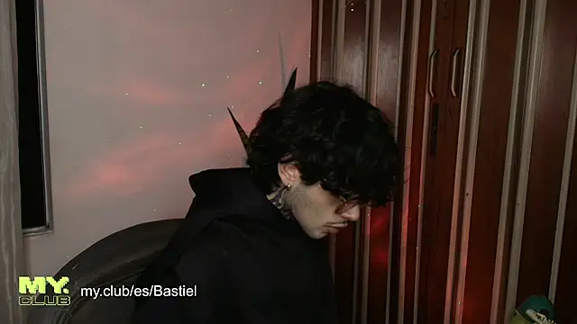 Mihail leroy online show from 04/05/26, 02:07