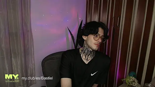 Mihail leroy online show from 04/22/26, 02:29