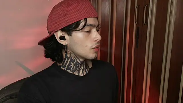 Snapshot of Mihail_leroy chatting on 05/29/26, 12:27 Mihail leroy online show from 05/29/26, 12:27