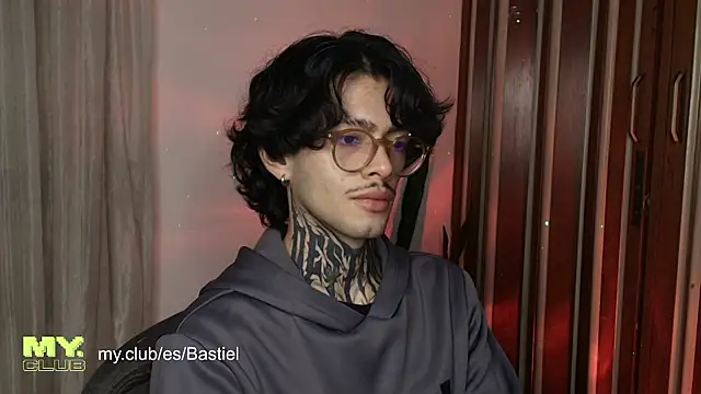 Mihail leroy online show from 04/18/26, 01:19