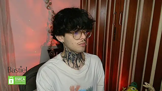 Snapshot of Mihail_leroy chatting on 09/26/25, 01:23 Mihail leroy online show from 09/26/25, 01:23