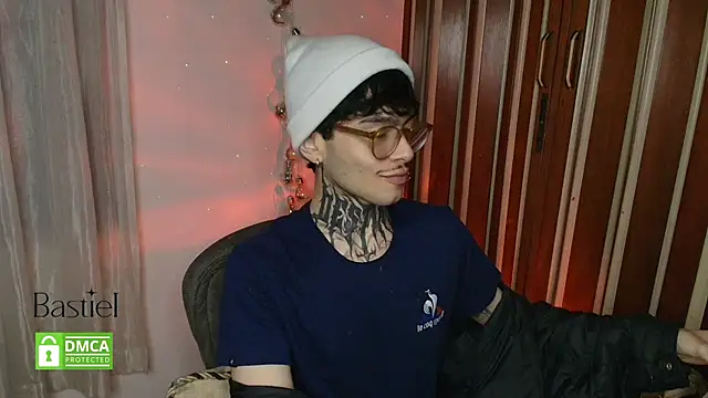 Snapshot of Mihail_leroy chatting on 10/18/25, 12:34 Mihail leroy online show from 10/18/25, 12:34