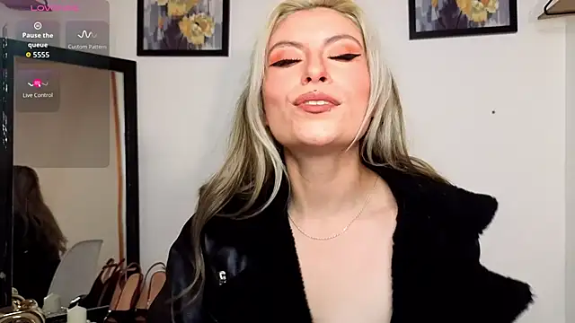 Snapshot of brianna_smoke chatting on 09/29/25, 04:01 brianna smoke online show from 09/29/25, 04:01
