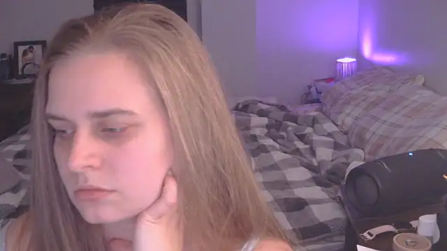 Sexyblonde12344 online show from 11/17/25, 12:58