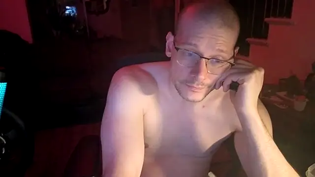 Snapshot of MasterDaddyCool chatting on 06/18/26, 06:01 MasterDaddyCool online show from 06/18/26, 06:01