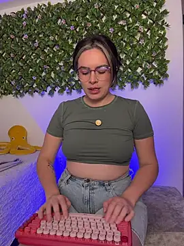 Katheerine online show from 02/06/26, 01:23