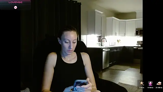 Snapshot of AnneNay chatting on 02/27/26, 04:45 AnneNay online show from 02/27/26, 04:45