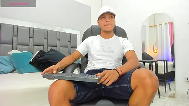 Ricky Owens1 online show from 11/21/25, 08:52