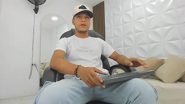 Ricky Owens1 online show from 11/24/25, 08:42