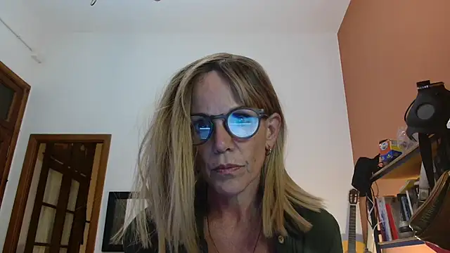 Polly23 online show from 11/24/25, 03:17