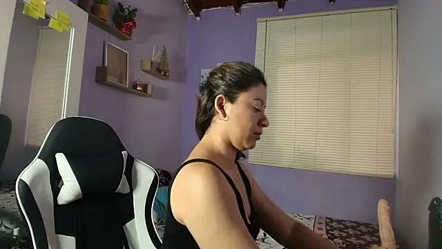 luna desiree online show from 11/10/25, 10:15