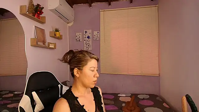 Snapshot of luna_desiree chatting on 03/11/26, 08:25 luna desiree online show from 03/11/26, 08:25