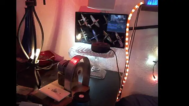 Pussyeat2please online show from 04/18/26, 07:07