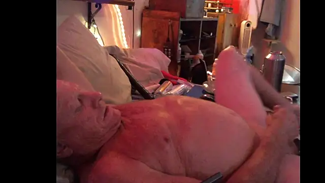 Pussyeat2please online show from 11/09/25, 02:21