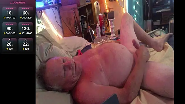 Pussyeat2please online show from 04/05/26, 06:14