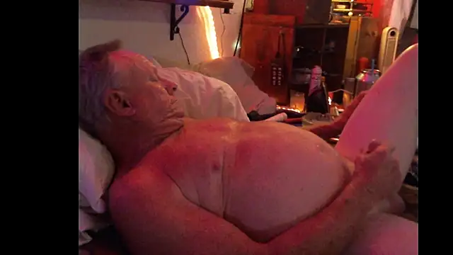 Pussyeat2please online show from 10/27/25, 01:12