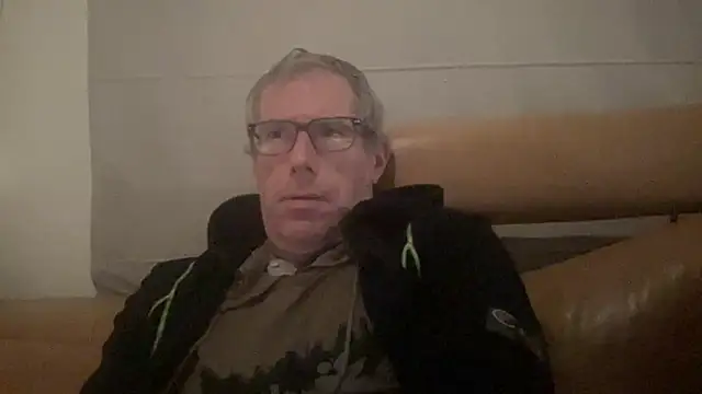 choupipat1 online show from 11/19/25, 08:20