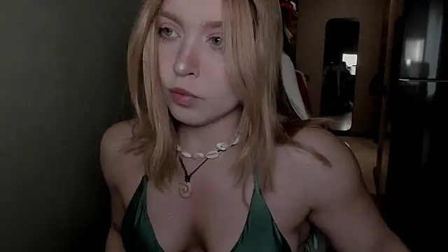 Snapshot of VanillaLivitski chatting on 09/18/25, 11:57 VanillaLivitski online show from 09/18/25, 11:57